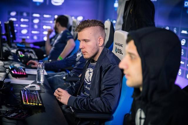 左右的连续 左右的连续